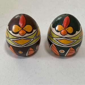 Vintage Farm Chick Egg Shape Salt and Pepper Shakers